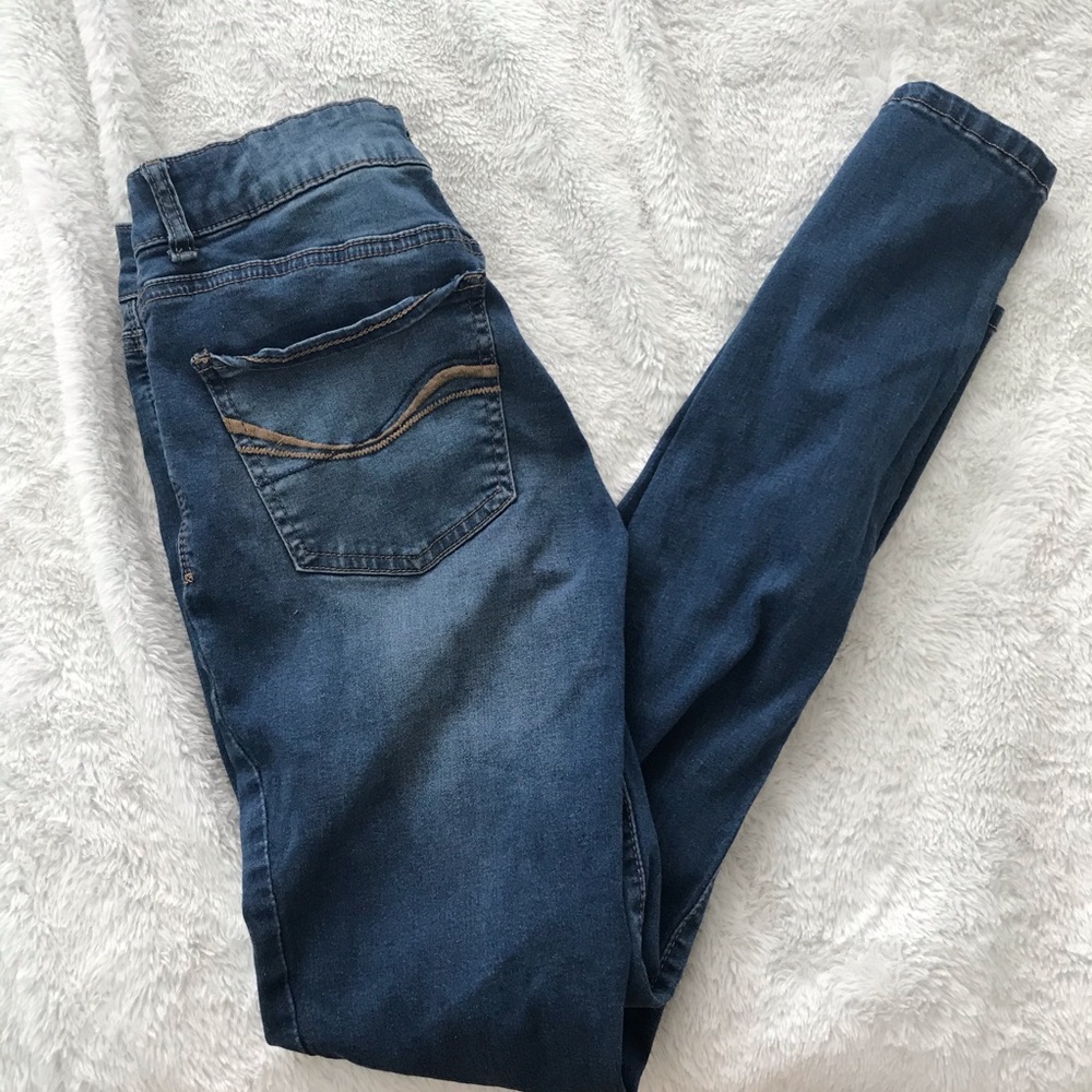 BLUE SKINNY JEANS!